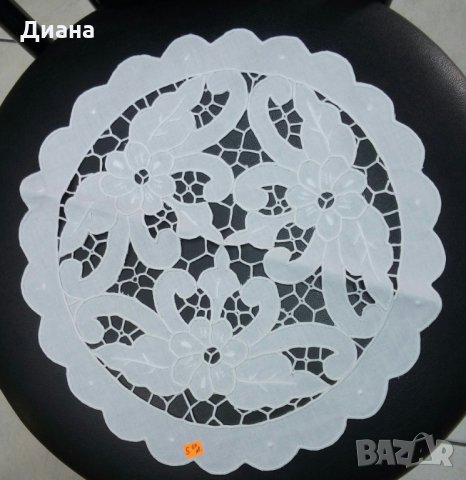 Красиви покривки и салфетки-ръчна бродерия,ръчно плетиво, снимка 16 - Покривки за маси - 28784117