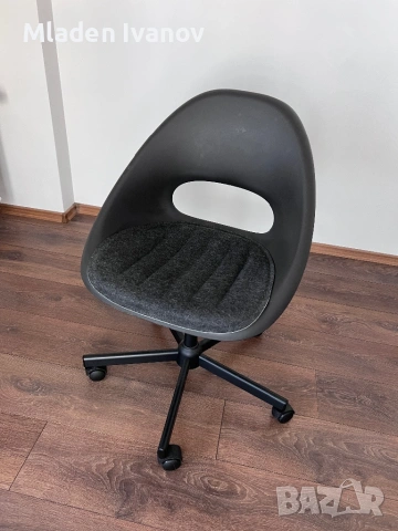 Продавам малък офис стол IKEA - ELDBERGET/MALSKAR