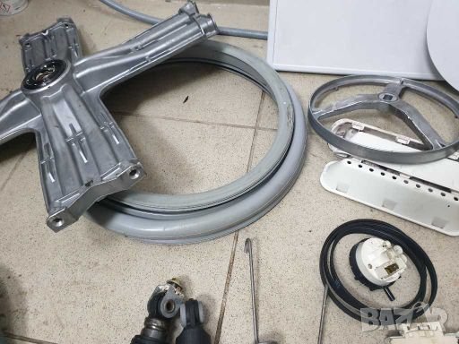 Части за пералня Ariston AVSF 109, снимка 12 - Перални - 27769888