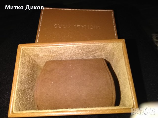 Кутия за часовник с инструкция и възглавница Майкъл Корс, снимка 8 - Други - 36619930