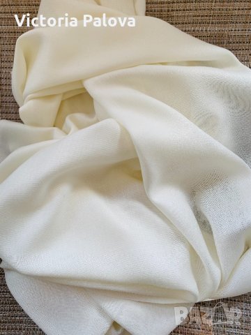 Красив шал цвят айвъри(екрю)