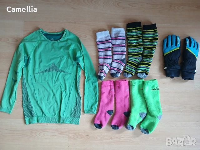 Термо блуза, чорапи за ски и ръкавици 