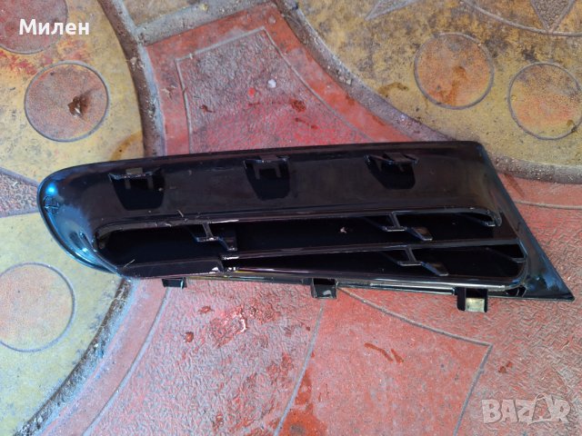 Лява Решетка Във Предната Броня За Рено Клио 3 от 2005-2009 Година Renault Clio 3, снимка 2 - Части - 43212743