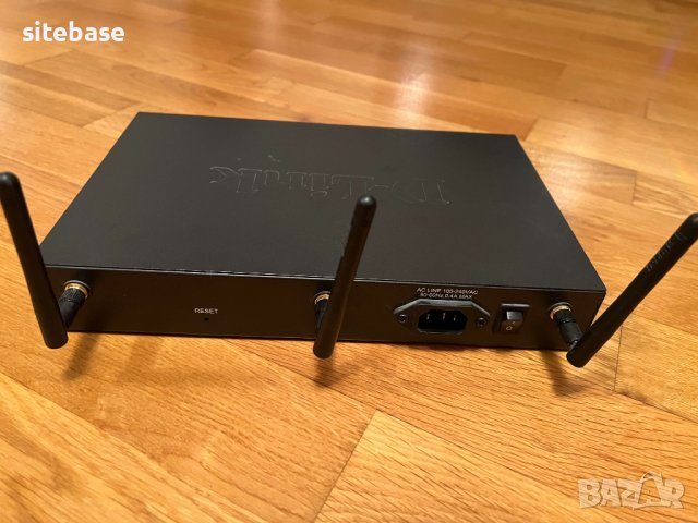 Продавам Wifi рутер D-Link DSR-500N за дома или малък офис, снимка 3 - Рутери - 43801494