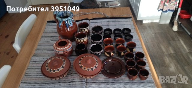 Стари керамични съдове + престилка от народа носия

, снимка 1 - Декорация за дома - 43822877