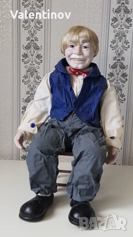 Старинна порцеланова кукла 