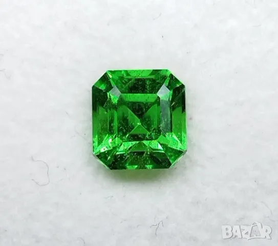 Изключителен неоново зелен Цаворит с рядка форма 0.89кт.! Нов!, снимка 4 - Други - 50324429