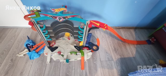 Гараж за колички Hot Wheels Ultimate Garage Playset