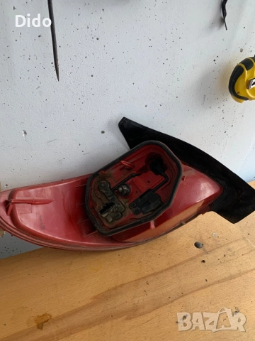 Заден десен стоп за Режо 206 ,Peugeot с платката където се монтират крушките ., снимка 4 - Автомобили и джипове - 52936329