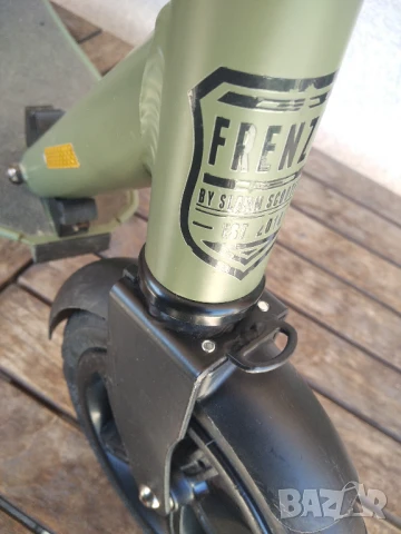 Сгъваема тротинетка от UK - скутер с пневматични гуми Frenzy 205P - като нова, снимка 3 - Други спортове - 51308171