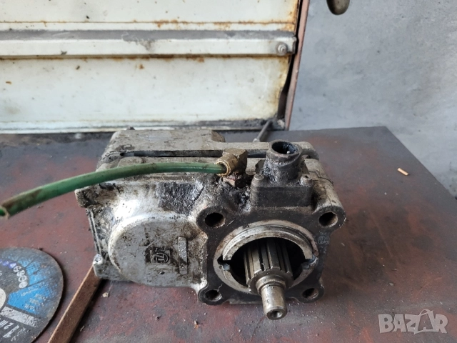 Помпи р.т.о редуктори Части Багери липхер922  разпределители за багери хидравлични помпи, снимка 16 - Индустриална техника - 22331735