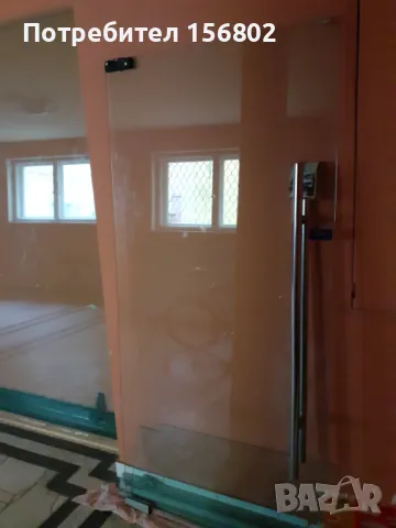 Стъклена врата с подов механизъм, снимка 1