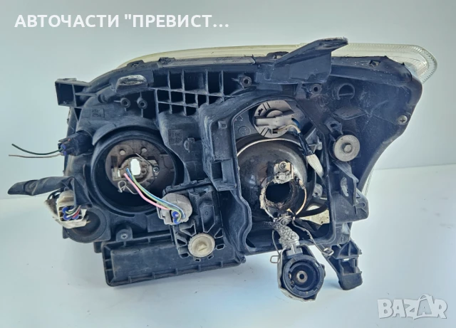 Десен Фар за Тойота Авенсис Т25 Toyota Avensis T25 2004г, снимка 2 - Части - 51397286