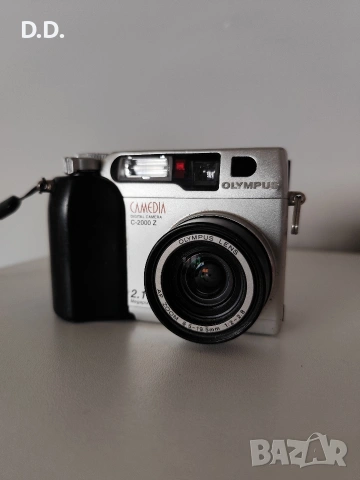 Фотоапарат Olympus Camedia C2000Z