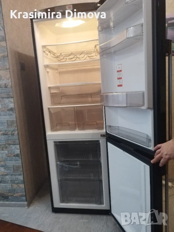Хладилник с долна част фризер, снимка 2 - Хладилници - 53474149