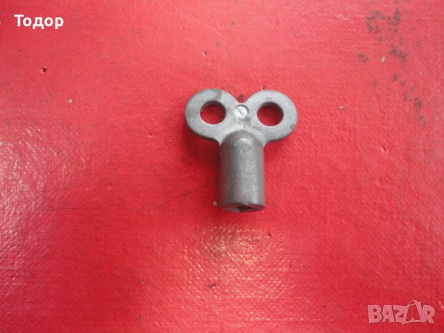 Ключе ключ за стенен часовник , снимка 3 - Колекции - 43021299