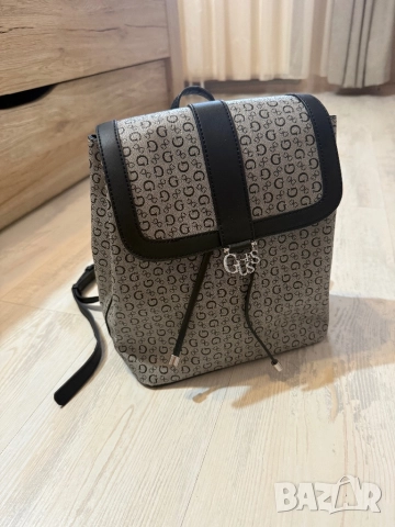 Оригинална дамска раничка Guess, снимка 3 - Раници - 51787105