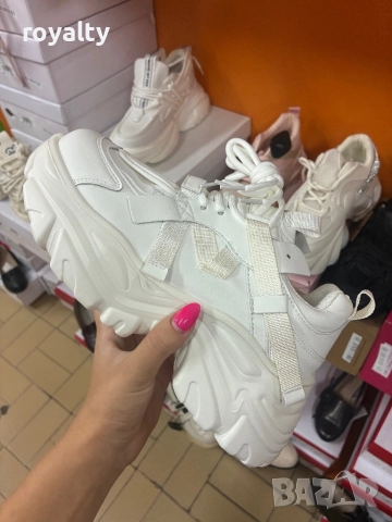 Бели дамски маратонки, снимка 2 - Маратонки - 51770423