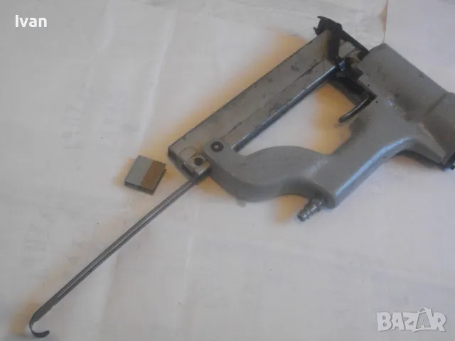 Американски пневматичен такер като нов SENCO Model K - Made in USA за скоби до 30 мм Отличен Профи, снимка 17 - Други инструменти - 47717853