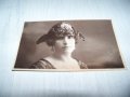 Два красиви женски фотографски портрета картички от 1922г., снимка 2