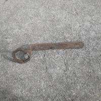 Железен ключ със самун за табанлия каруца, снимка 1 - Антикварни и старинни предмети - 36549444