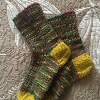 Вълнени цветни чорапки, снимка 4 - Български сувенири - 35200979