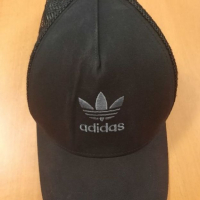 Adidas-Много Запазена , снимка 2 - Шапки - 36446242