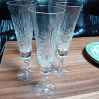 кристални  чаши със  столче, снимка 1 - Чаши - 44841702