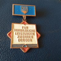МЕДАЛ  ''FDJ - Für vorbildliche Leistungen zu Ehren der DDR '', снимка 3 - Други ценни предмети - 27885238