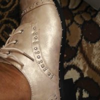 нови златисти обувки, снимка 3 - Дамски ежедневни обувки - 26472725