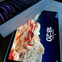 Apple iPad Pro 11" (2022) 4th Gen, 256GB, Wi-Fi, Space Grey + Подарък слушалки Sony WHCH510, снимка 1 - Таблети - 44853923