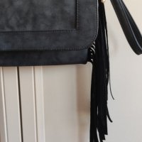 Черна дамска чанта с ресни, снимка 4 - Чанти - 28042278