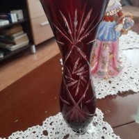 кристална  ваза -тъмно червена, снимка 1 - Вази - 37790884