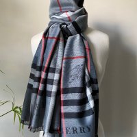 Шал Burberry в сиво каре, снимка 1 - Шалове - 43788567