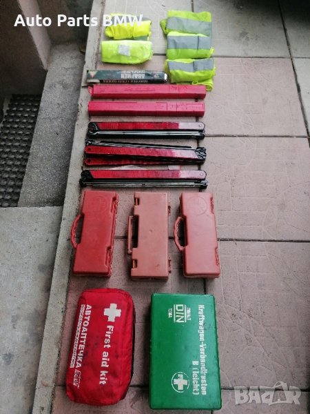 Авто Аптечка Триъгълник и Жилетка, снимка 1