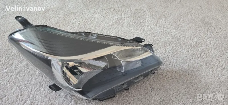 десен фар за тойота ярис , снимка 1