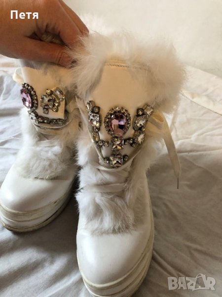Бели ботуши със заешка кожа и камъни, снимка 1