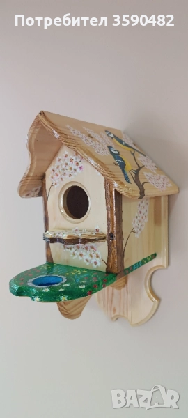 Ръчно изрисувана дървена къщичка за птици , снимка 1