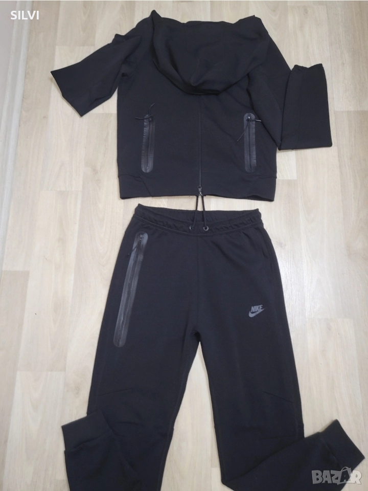 Екип Nike Tech Fleece ново ,Размер М Цена: 130лв., снимка 1
