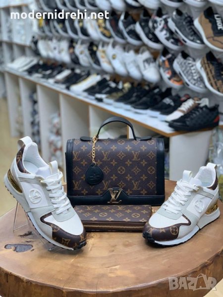 Дамски комплект спортни обувки портфейл и чанта Louis Vuitton код 24, снимка 1