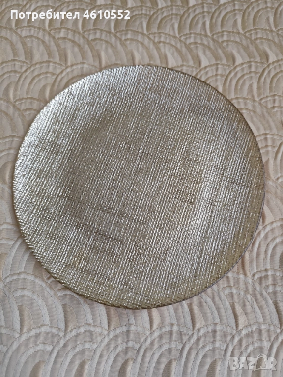 Ново стъклено златисто релефно плато "4", снимка 1