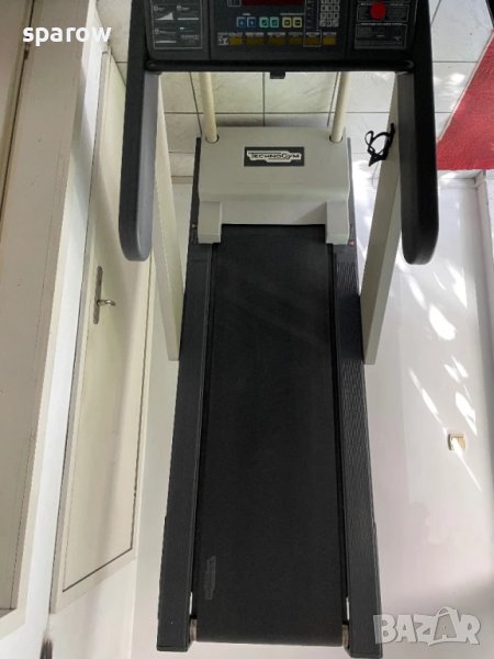 Професионална бягаща пътека Technogym, снимка 1