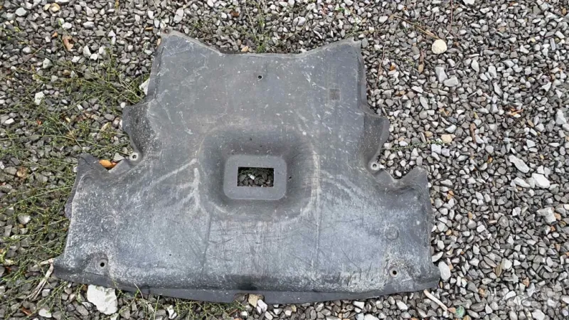 КОРА ПОД ДВИГАТЕЛ МЕРЦЕДЕС Ц КЛАСA w203 2000-2007, снимка 1