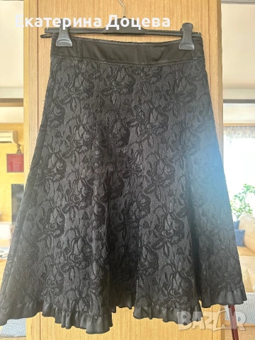 Черна пола дантела