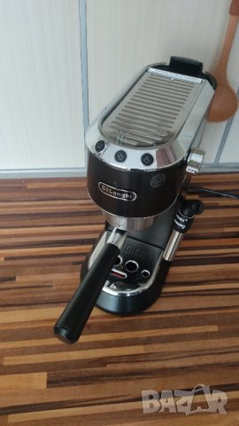 Еспресо машина DeLonghi Dedica Style EC 685, 1300 W, 15 bar, снимка 3 - Кафемашини - 43817440