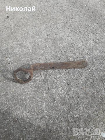 Железен ключ със самун за табанлия каруца