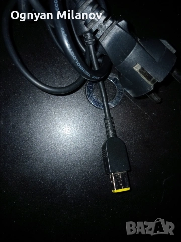  Продава-Оригинално зарядно Lenovo 