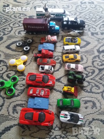 Продавам метални колички, снимка 4 - Коли, камиони, мотори, писти - 40578122