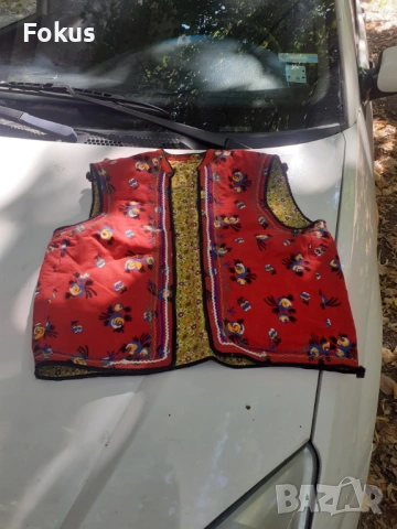 Старо червено шарено елече елек за народна носия, снимка 2 - Антикварни и старинни предмети - 53273665