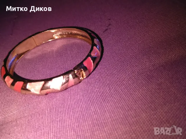 Женска гривна позлатена емайлирана тип Сваровски с числа римски от I до XII , снимка 4 - Гривни - 49923493